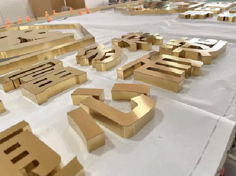 宁明拉丝不锈钢字的特点。