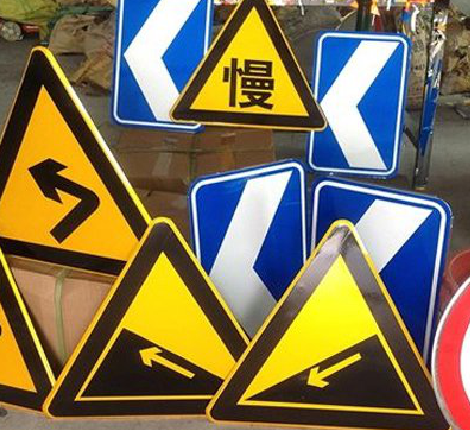 宁明标识标牌中颜色的确定是很重要的。